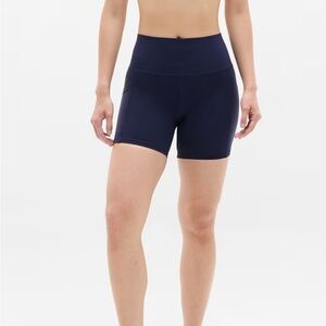Athleta high rise salutation stash short II 5”